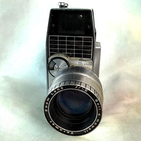 Vintage Bell & Howell Director Series Zoomatic Magazine 8MM Movie Film Camera - Picture 2 of 6